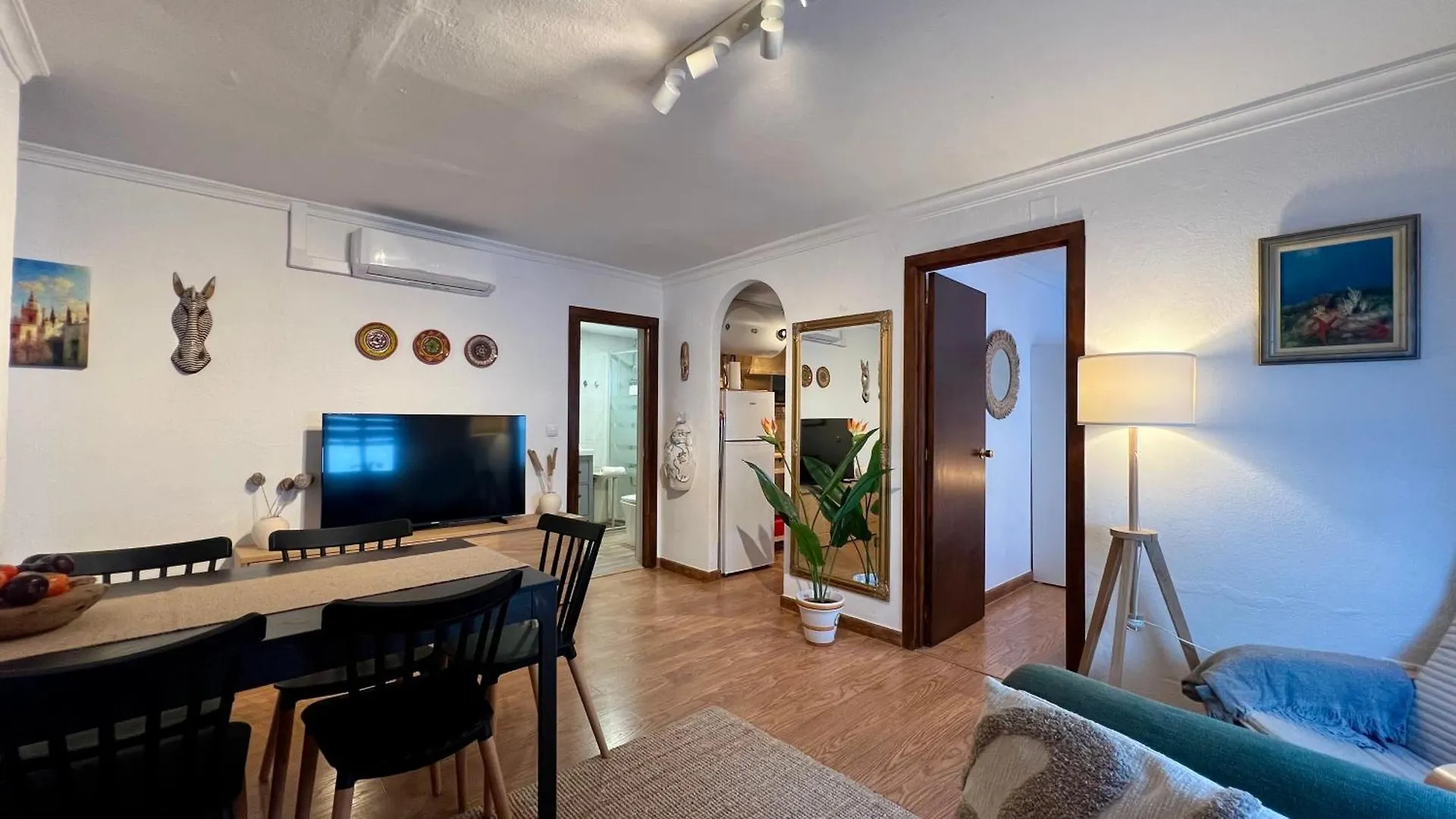 Cozy Historical Andalusian 3Br House Peachy Stays 米哈斯 0*,  西班牙